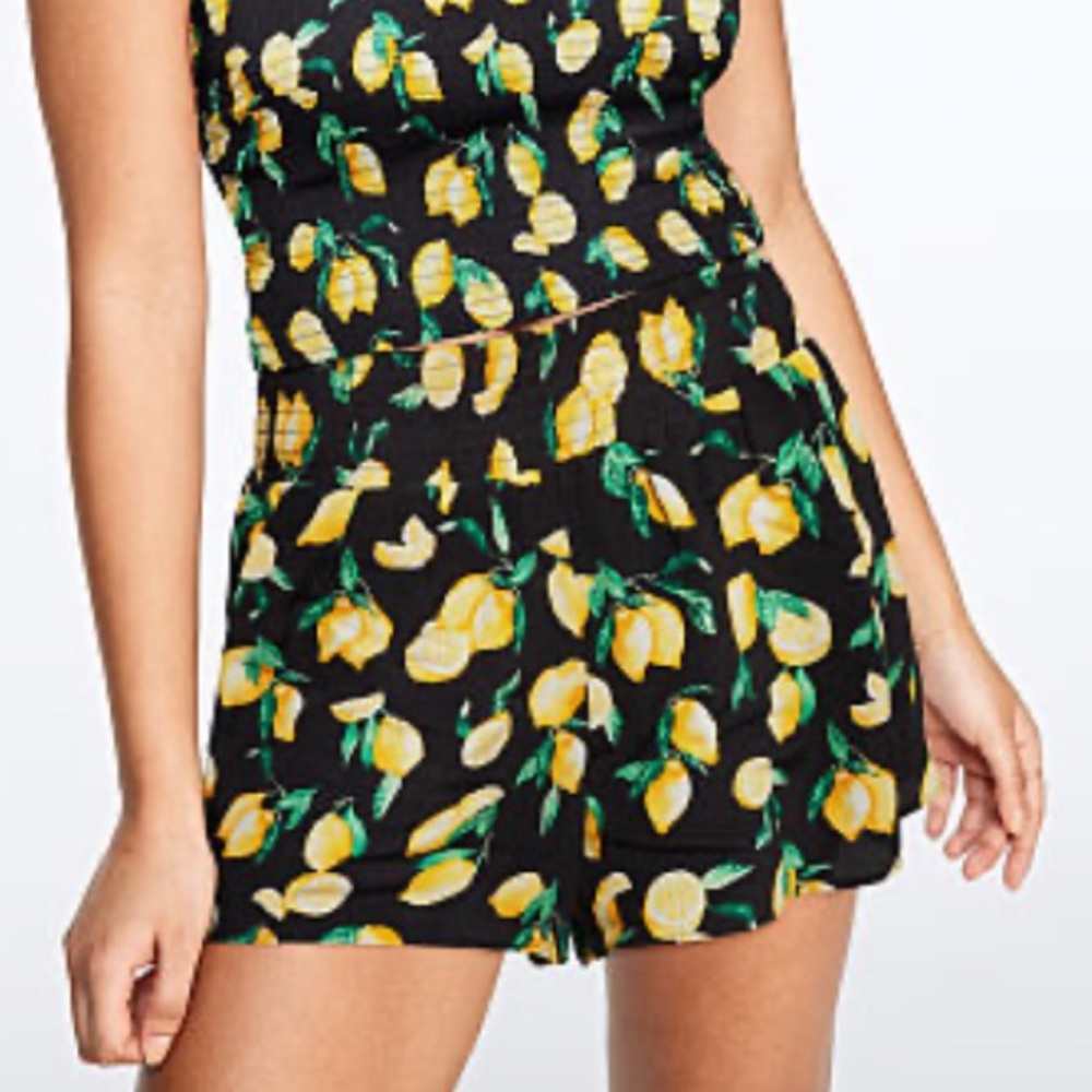 Lemon Patterned VS PINK Shorts - Picture 4 of 6